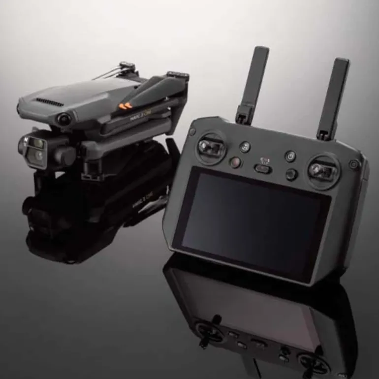 DJI RADIOCOMMANDE RC PRO MAVIC 3< Drone