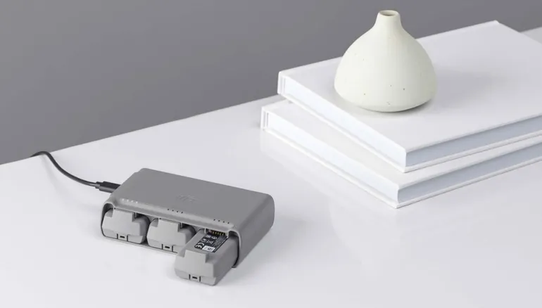 DJI STATION DE CHARGE BIDIRECTIONNELLE< Accessoires