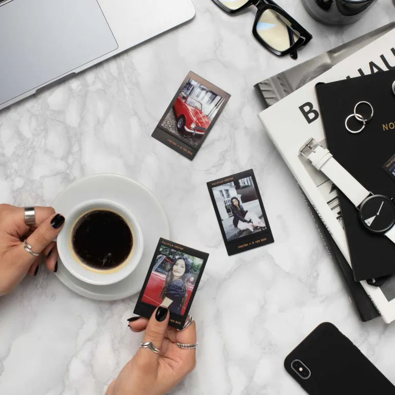 FUJIFILM INSTAX MINI CONTACT 10 V< Instantané