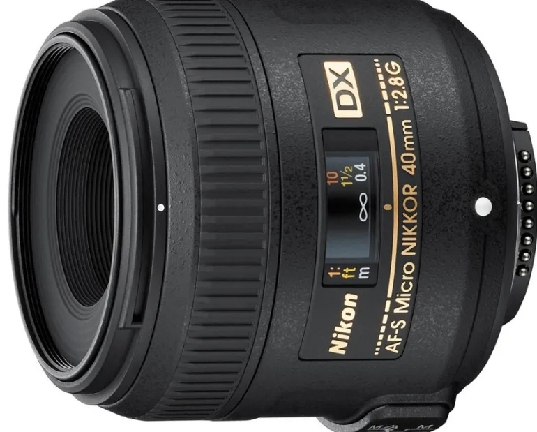NIKON AF-S DX 40/2.8G MACRO< Focale Fixe