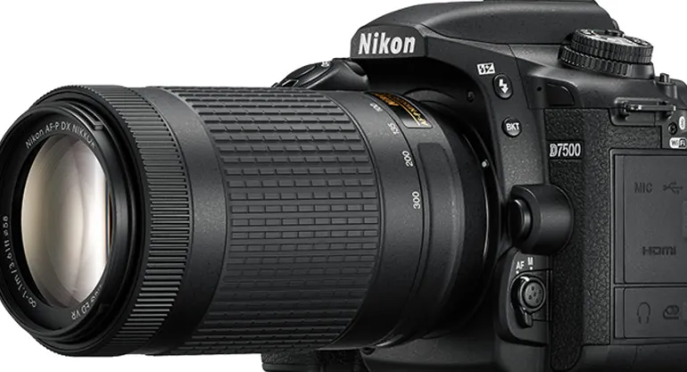 NIKON D7500 + AF-S 18-300 VR< Reflex