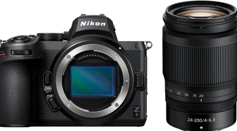 NIKON Z5 + 24-200/4.0-6.3 VR< Hybride