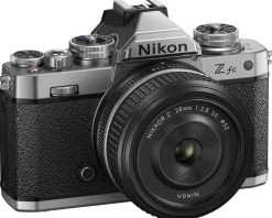 NIKON Z FC + 28/2.8 SE< Hybride