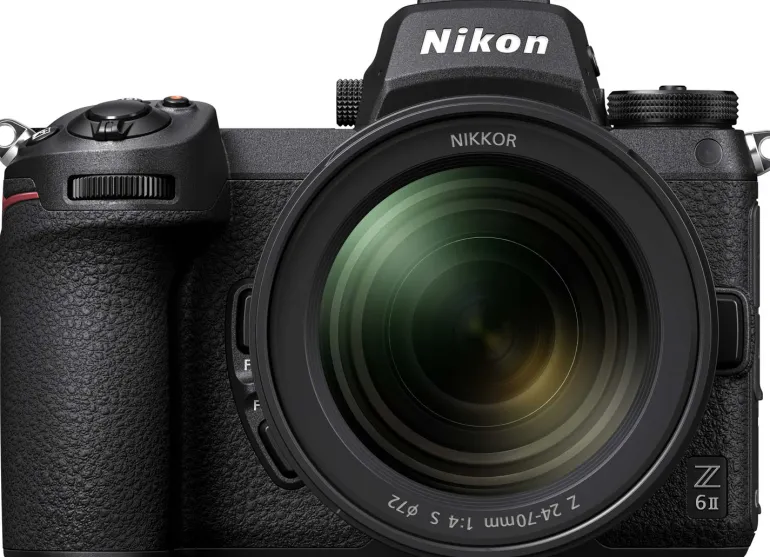 NIKON Z6 II + 24-70/4 S< Hybride