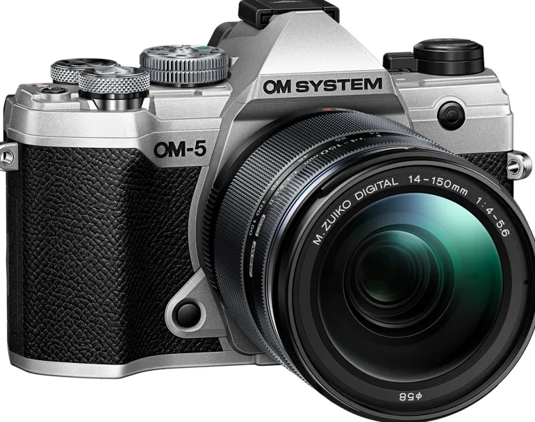 OM SYSTEM OM-5 + 14-150 II KIT NOIR/ARGENT< Hybride