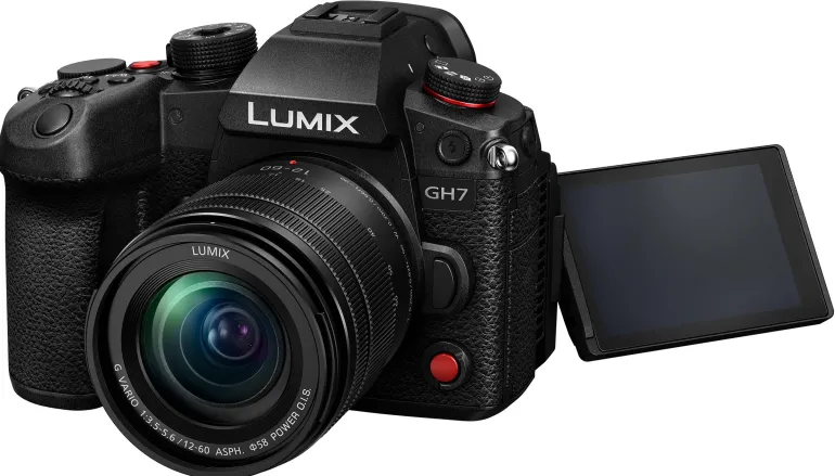 PANASONIC LUMIX GH-7 + 12-60/3.5-5.6< Hybride