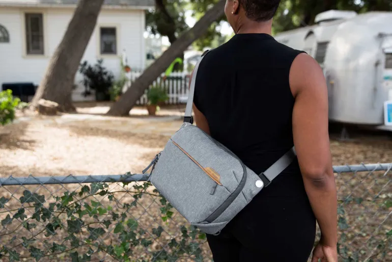 PEAK DESIGN EVERYDAY SLING 6L V2 ASH FOURRE-TOUT< Fourre Tout