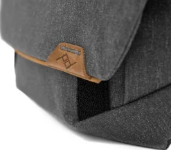 PEAK DESIGN THE FIELD POUCH V2 CHARCOAL FOURRE-TOUT< Fourre Tout